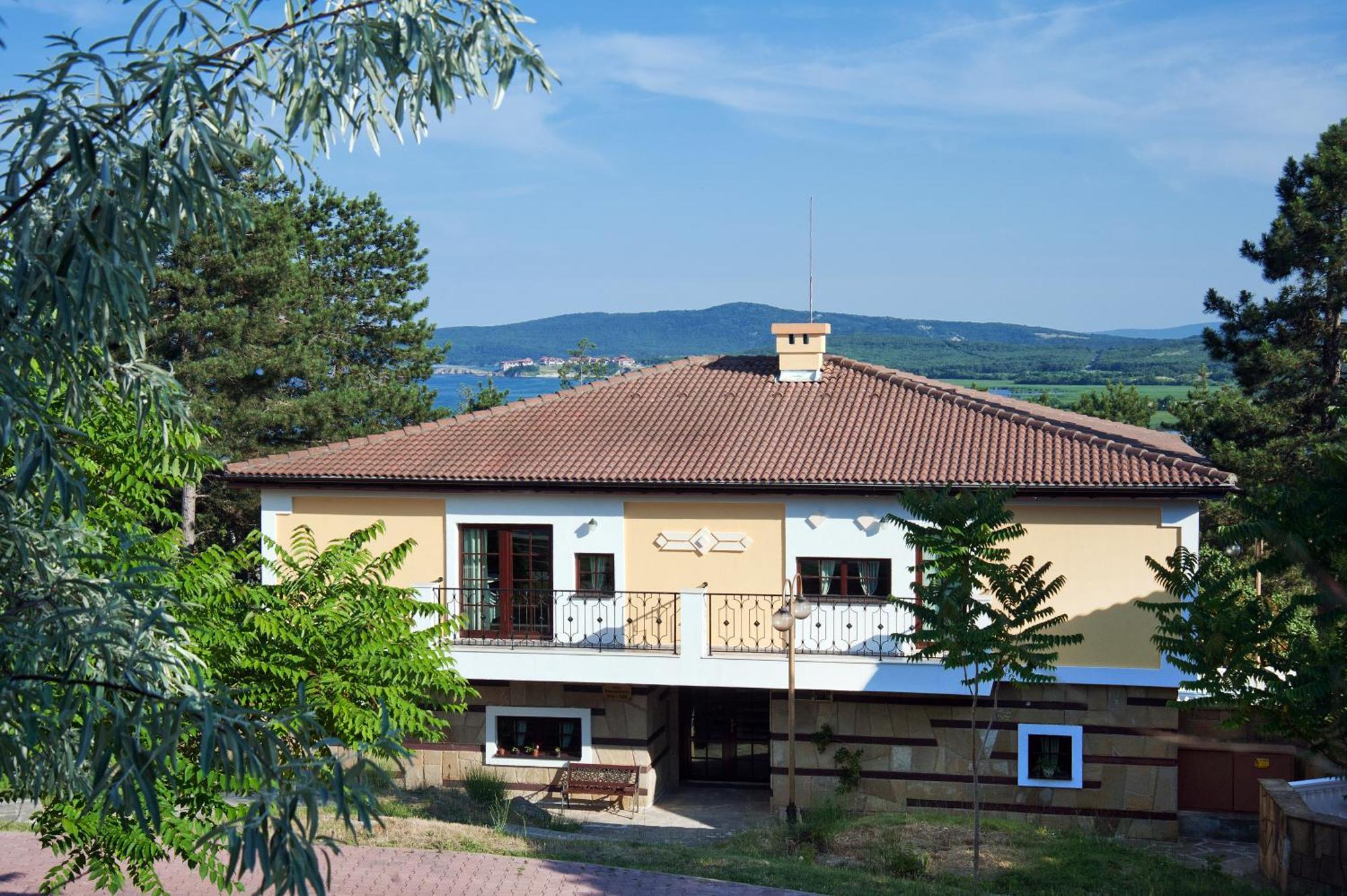 Duni Village Complex